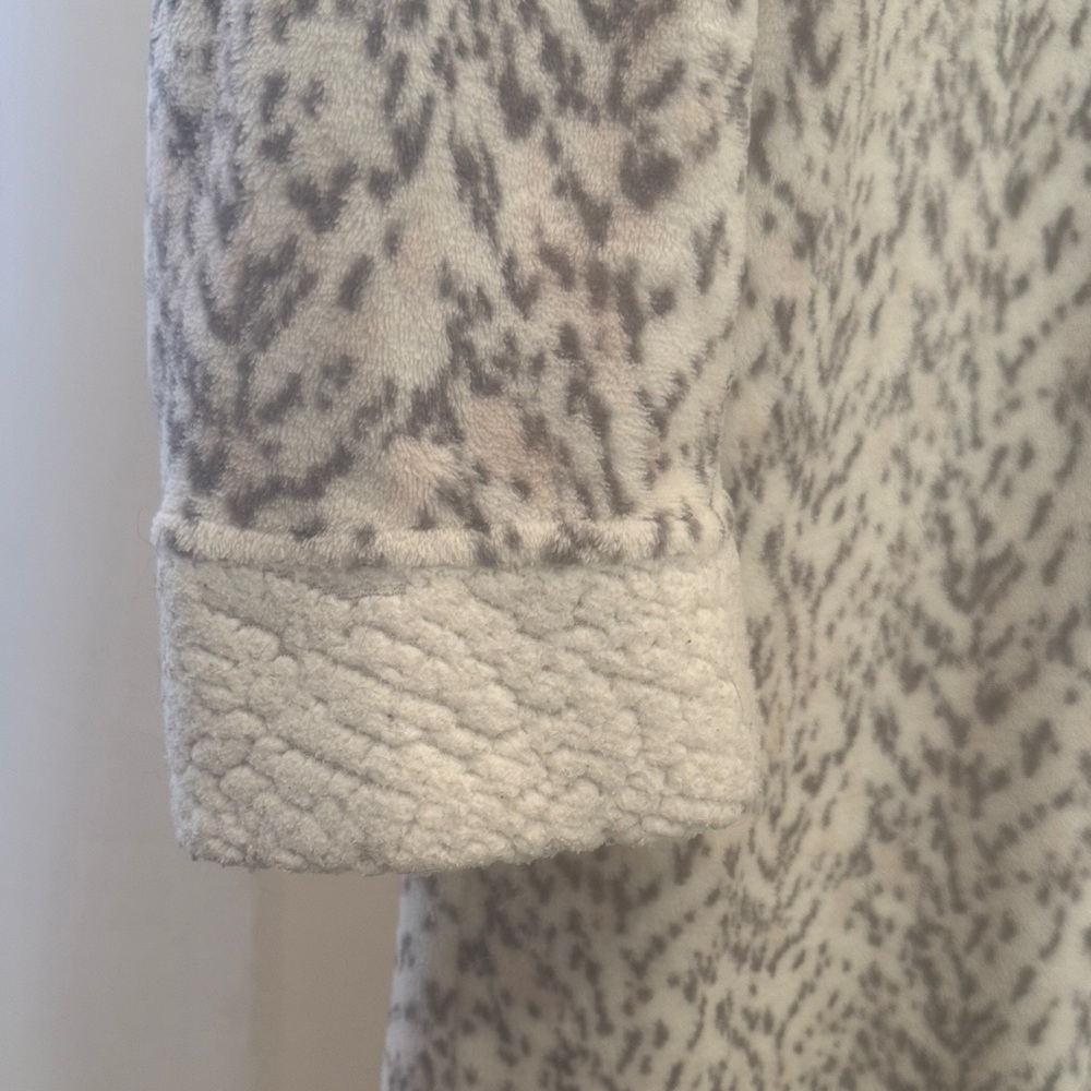 Elegant Cream Patterned Women's Robe - Picture 4 of 6